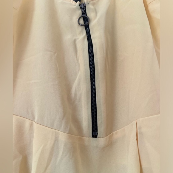 Urban Outfitters - Yellow Lumiere Blouse
- Medium - Picture 4 of 4